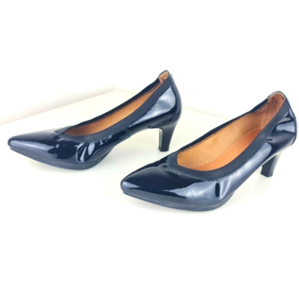 Hispanitas Womens Black Faux Leather Court Heel Black Pumps Size 37 or size 7